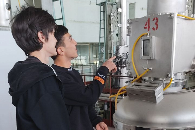 Студенты ЕТФ на практике познают азы будущей профессии